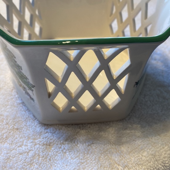 Spode basket 5 3/4 inches across 3 3/4 tall. Beautiful. Like new Christmas Tree - Picture 3 of 4